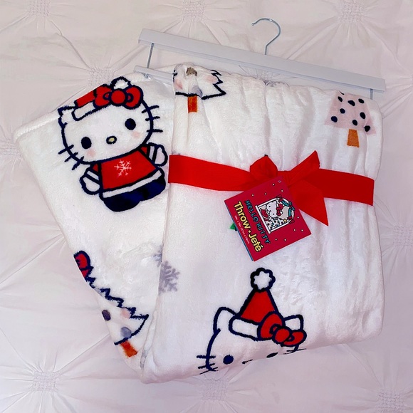 [SOLD] Hello Kitty Christmas Blanket - Picture 1 of 4